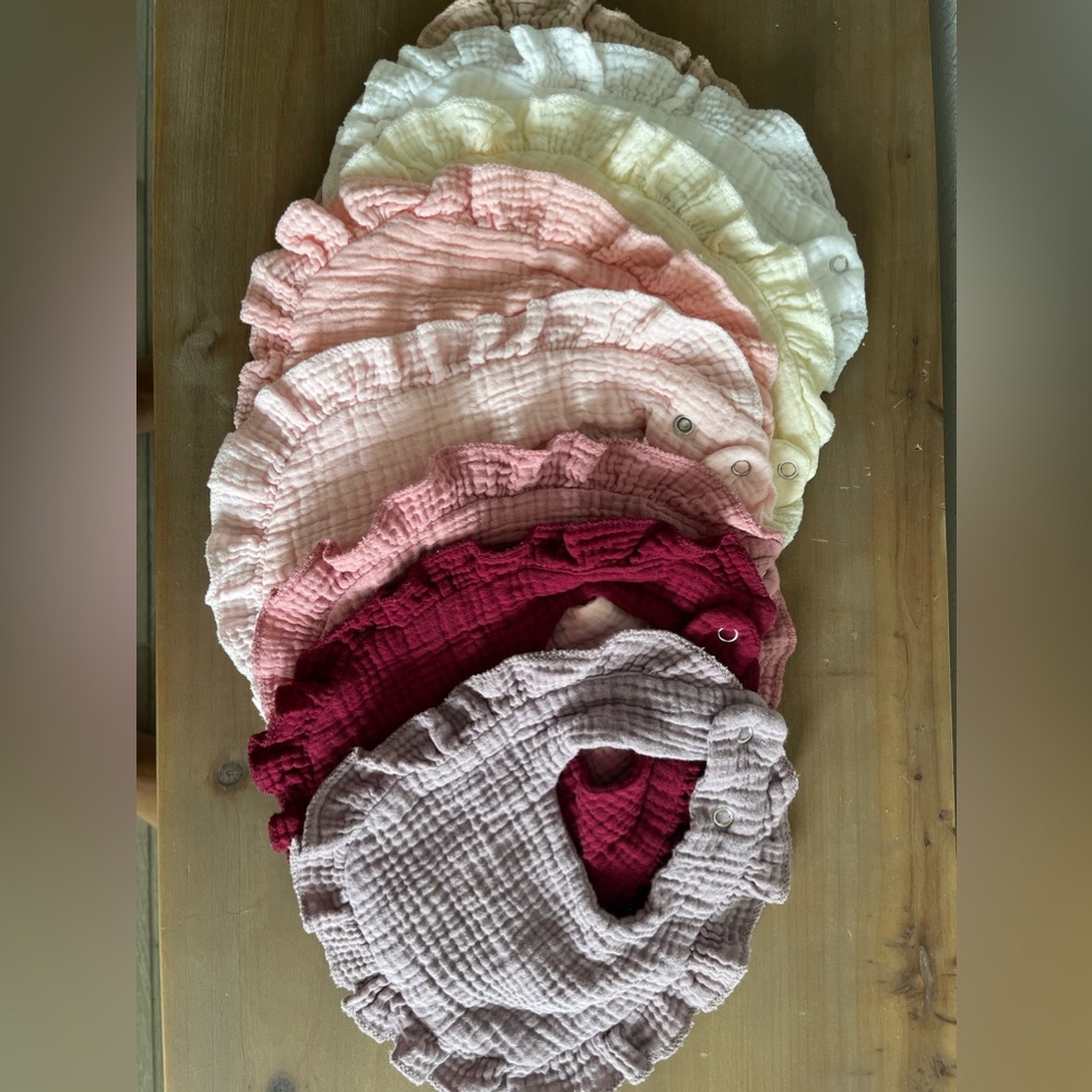 Ruffle muslin baby bibs